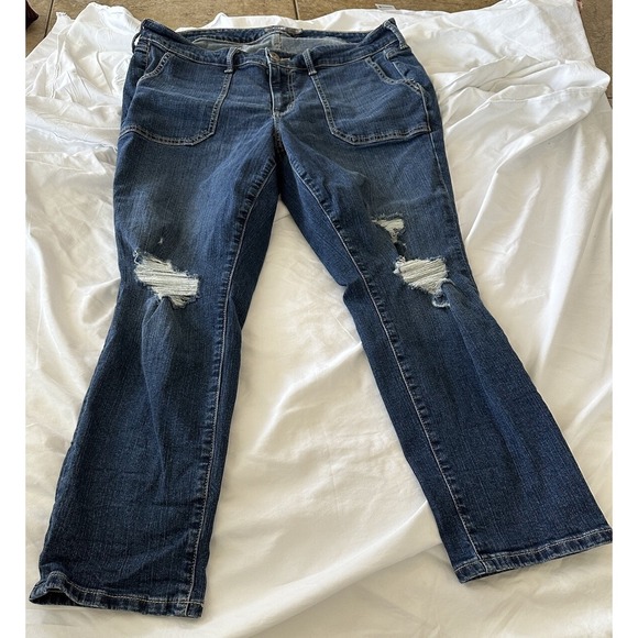 Torrid Women's Size 14R Feel the Fit Jeans Blue Denim Distressed - Picture 2 of 6